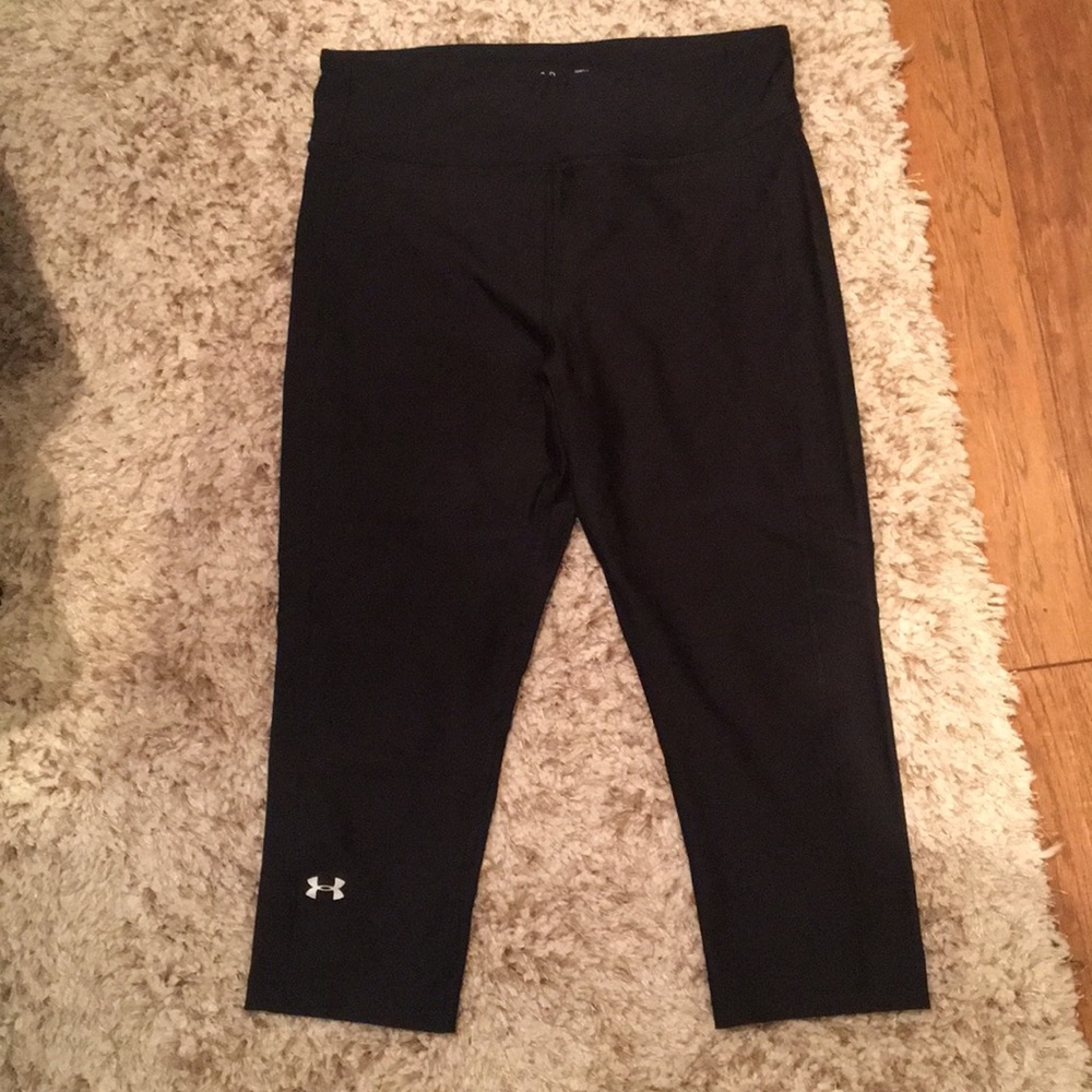 Under Armour compression crop pants